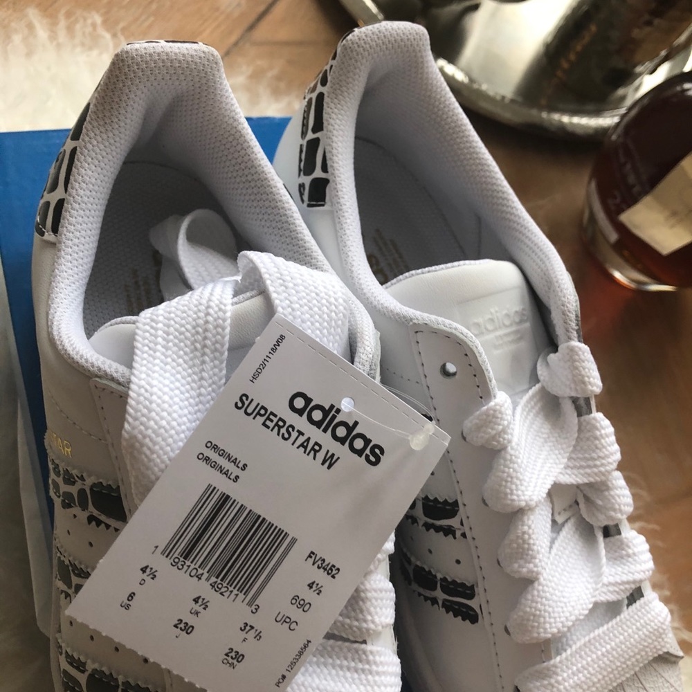 BNWT Rare Adidas Superstars Zebra Print/GOLD SZ 6! - Picture 11 of 12